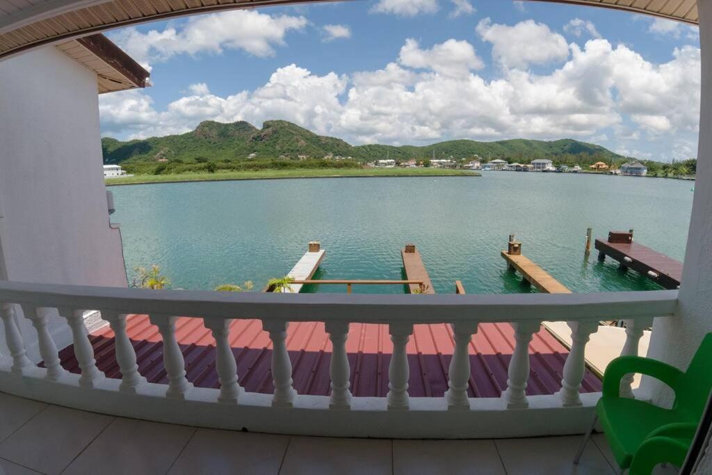 Waterfront Luxury Retreat: 2-Bed Villa Sea Life Jolly Harbour 外观 照片