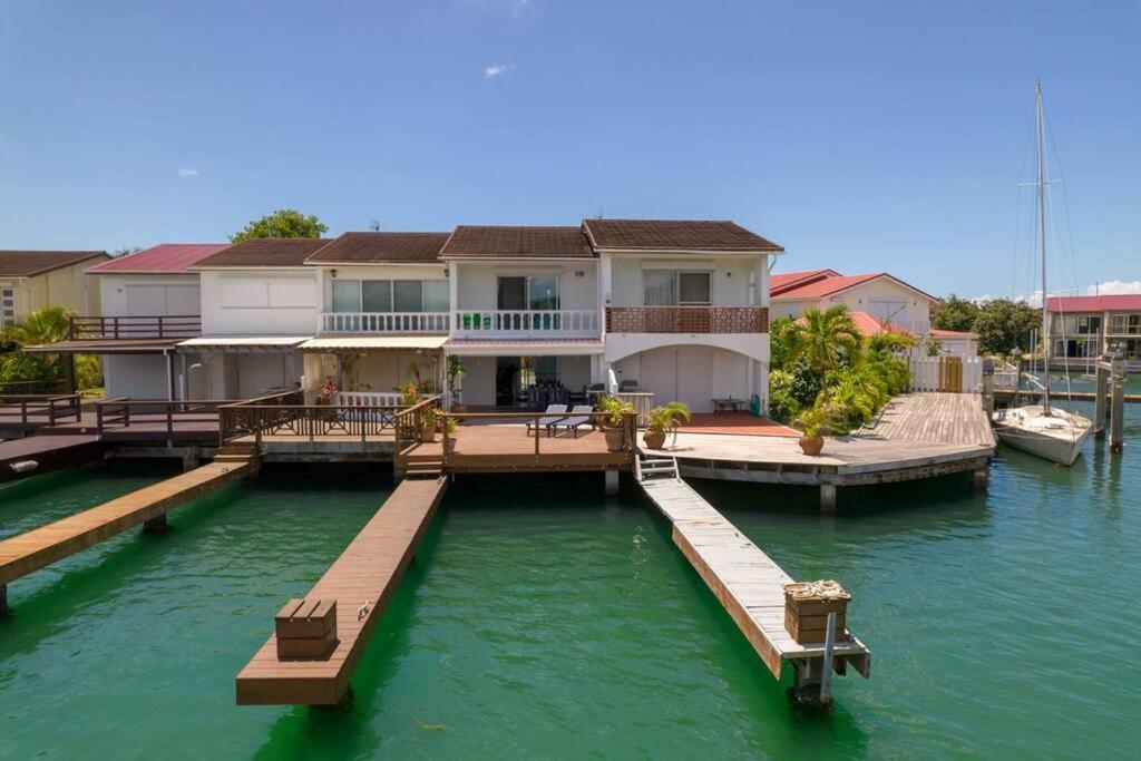 Waterfront Luxury Retreat: 2-Bed Villa Sea Life Jolly Harbour 外观 照片